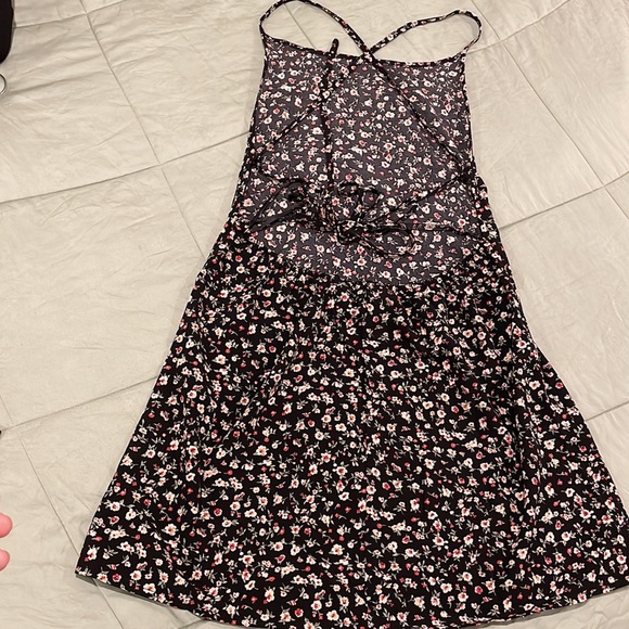 Floral mini dress cross in back - Picture 2 of 2